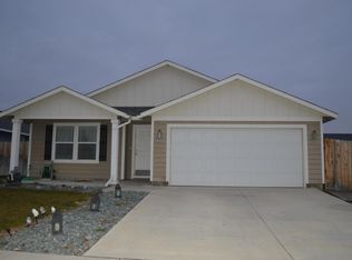 203 Sterling St, Moxee, WA 98936
