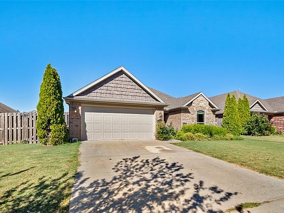 3rd image of 3065 Verona Ln