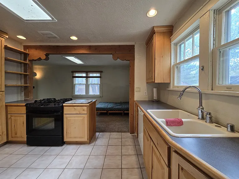 505 Grant Ave #B — Photo 10
