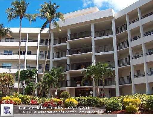 1st image of 3800 Oaks Clubhouse Dr APT 207