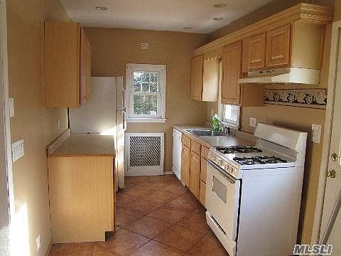 2nd image of 570 Irving Pl