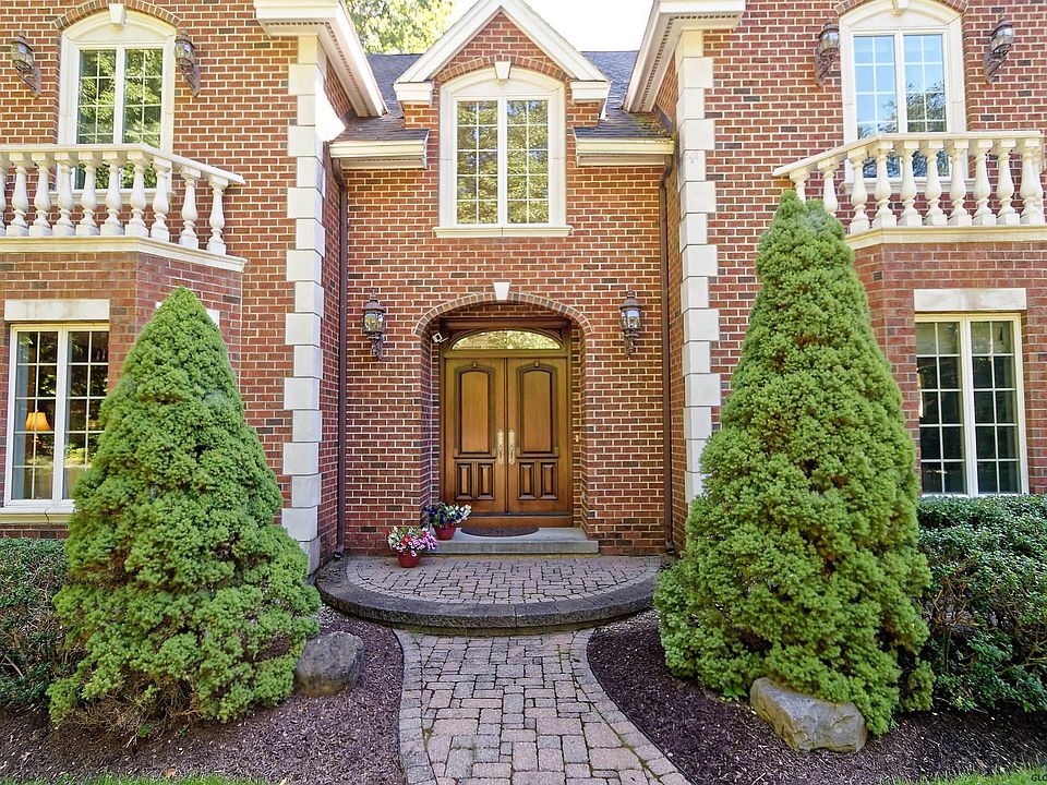 704 WALDENS POND Road, Albany, NY 12203 Zillow