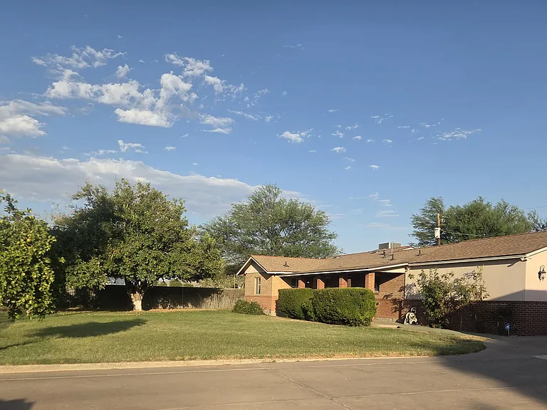 61 E Valencia Dr — Photo 4