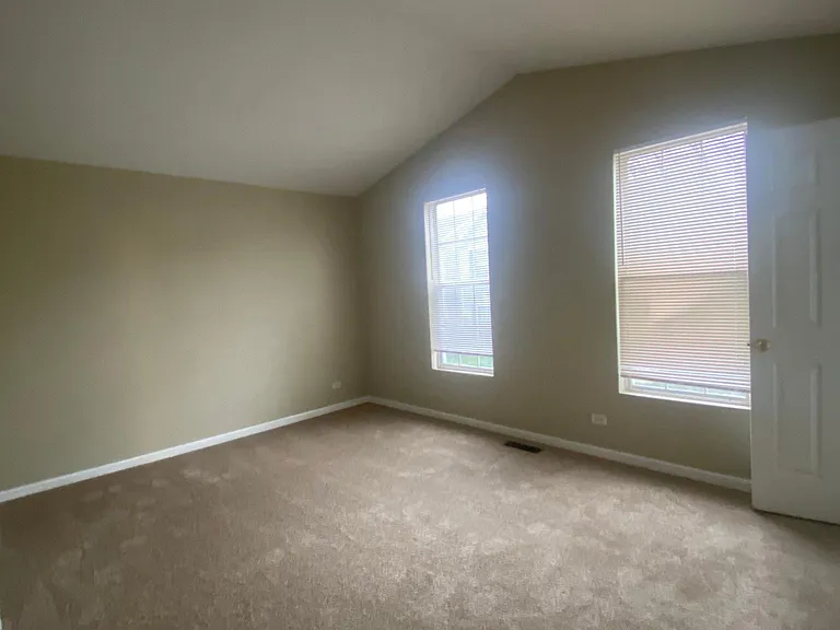 995 Symphony Dr — Photo 10