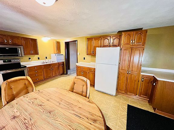 3rd image of 701 Eden Ave