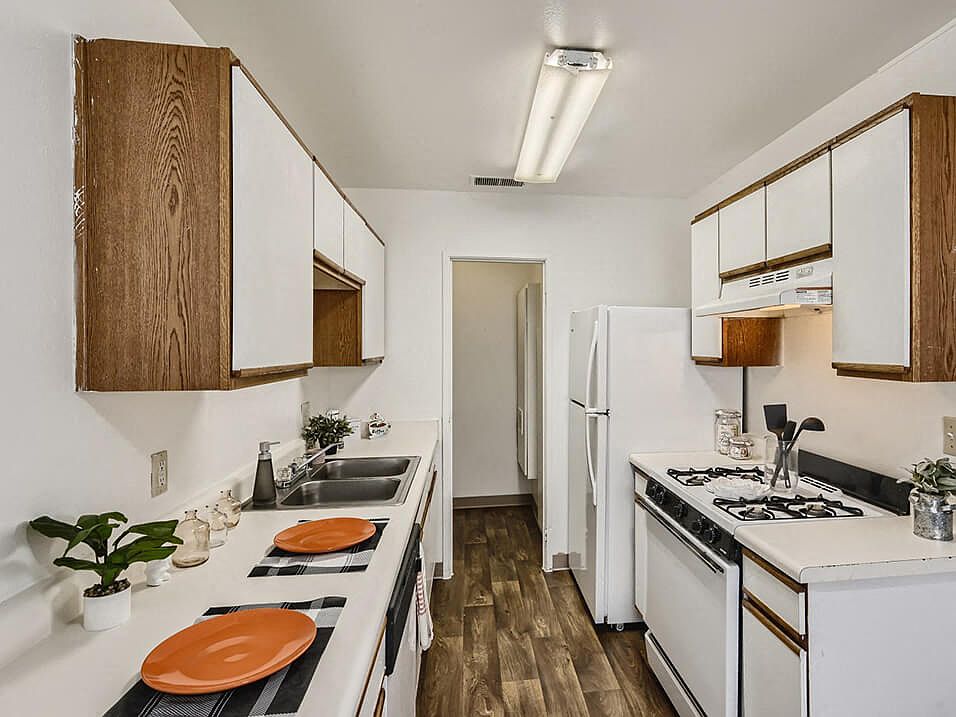 Kitchen with Oven and Dishwasher