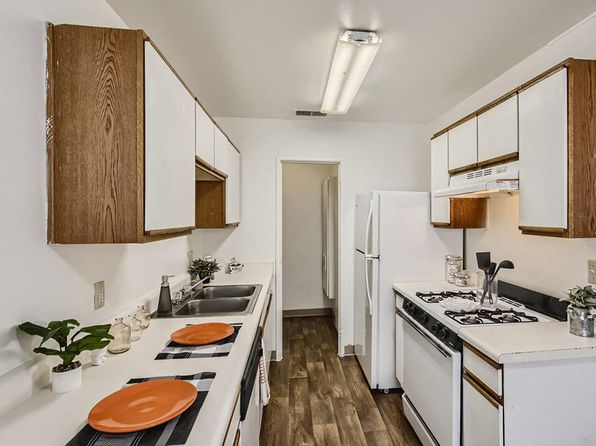 2207 E 12th St APT 121