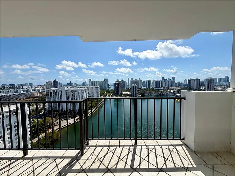 2750 NE 183rd St #Penthouse 10 — Photo 18