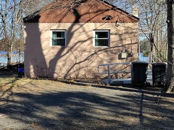 Front of house with plenty of parking