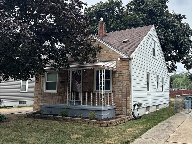825 N Edison Ave — Photo 2