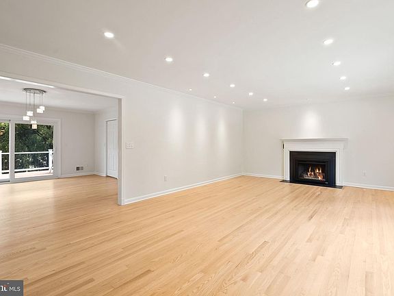 4th image of 5023 Sangamore Rd