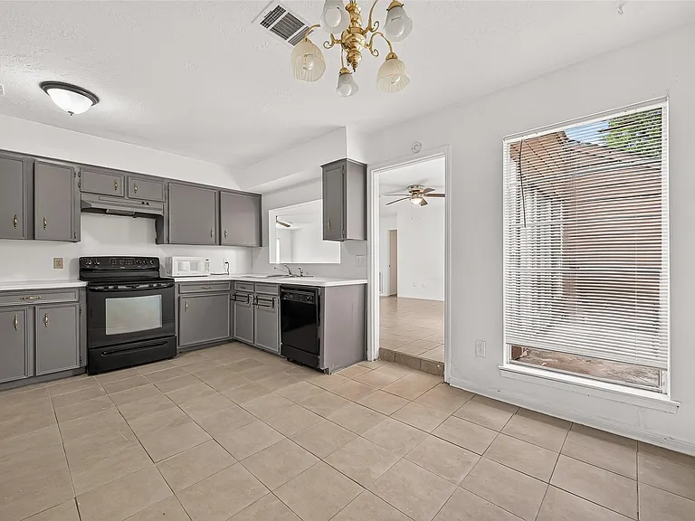 2523 Creekway Cir — Photo 18