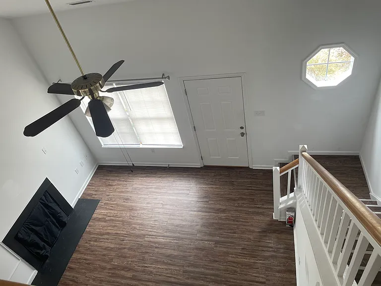 957 Rives St — Photo 8