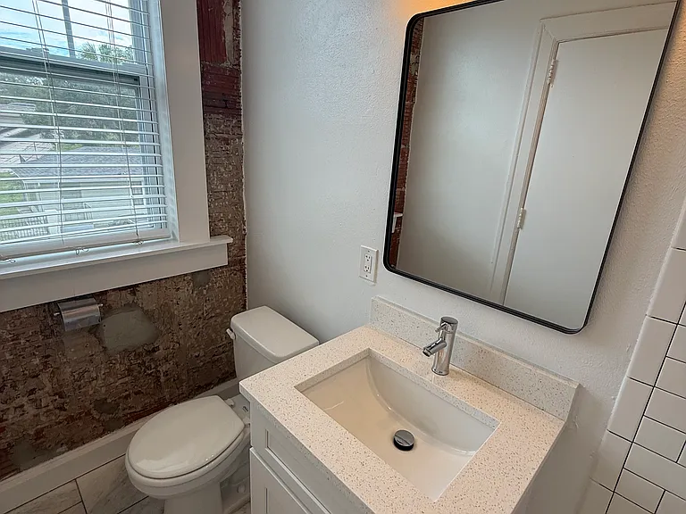 809 W Platt St #7 — Photo 12