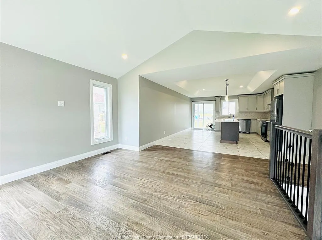 3 bed, $2,400 — Photo 4