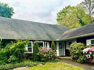 59 W Shore Rd, Oakdale, NY 11769