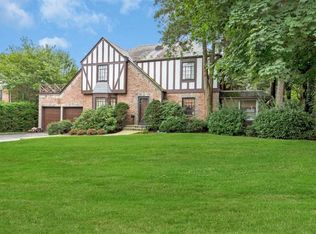 7 Shore Park Rd, Great Neck, NY 11023