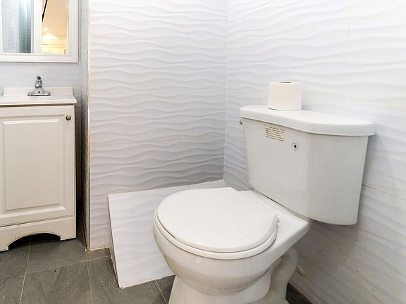 5th image of 216-14 104th Ave #1