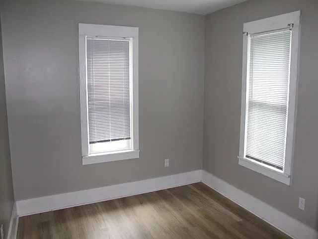 3 bed, 720 sqft, $900 — Photo 2