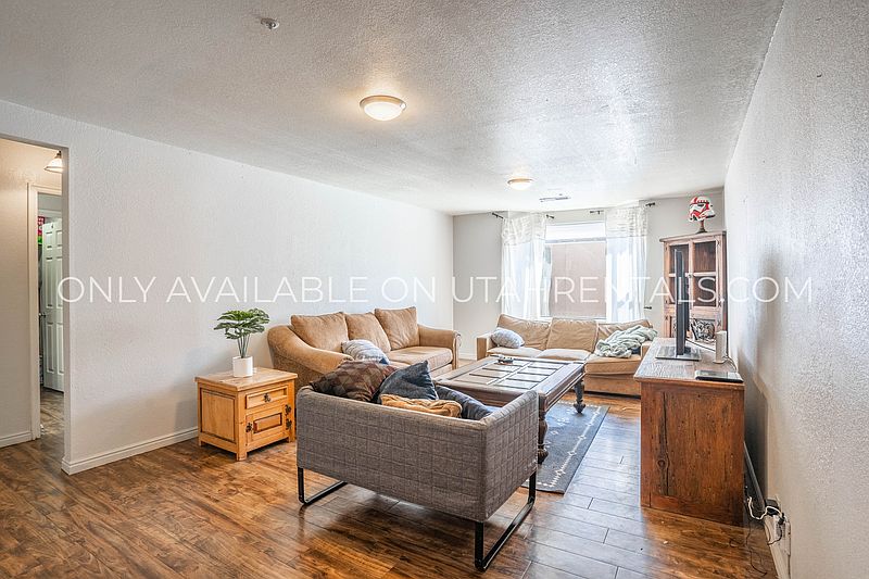 1st image of 850 N University Ave Room 201-4
