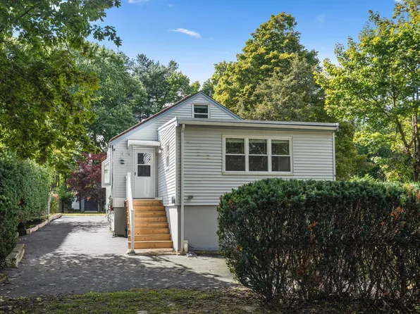 111 Williams Ave, Hyde Park, MA 02136