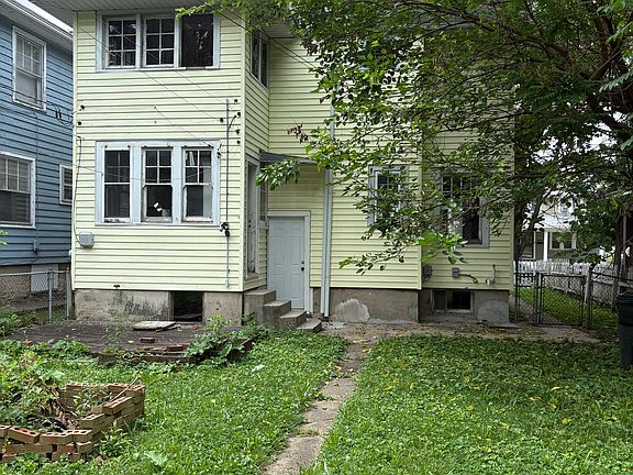 3rd image of 243 Kenwood Ave