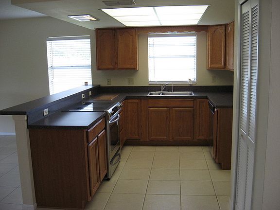 2nd image of 931 N Jerico Dr