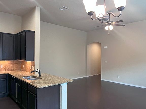 5th image of 331 Emma Dr