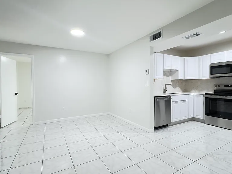 20015 NE 3rd Ct #1 — Photo 4