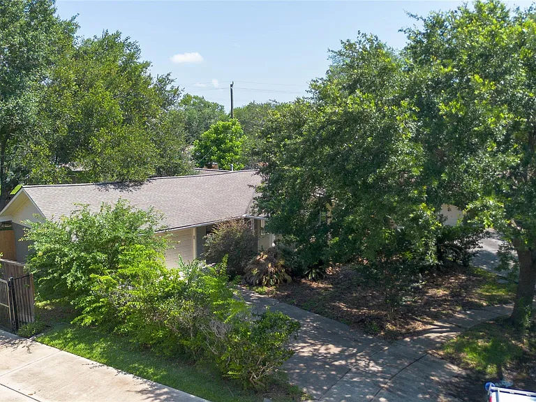 5338 Creekbend Dr — Photo 31