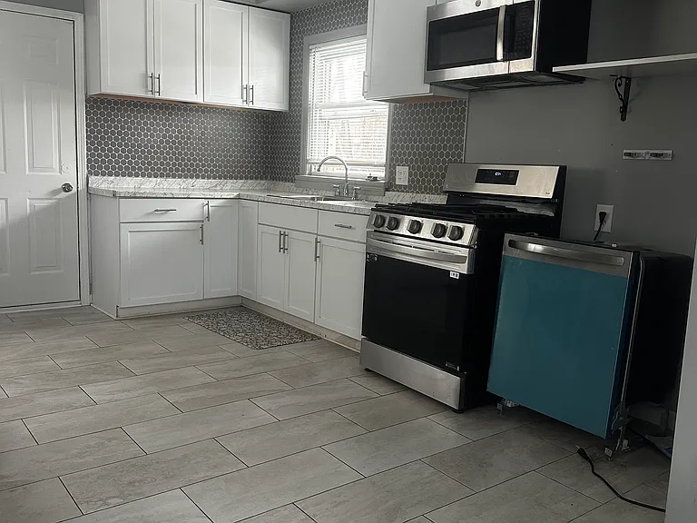 28433 Parkwood St — Photo 3