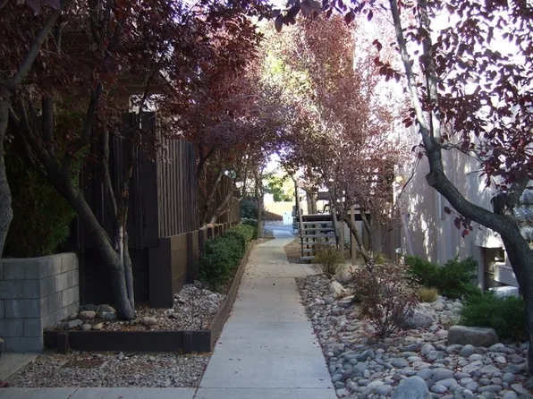 Plumas Garden Apartments