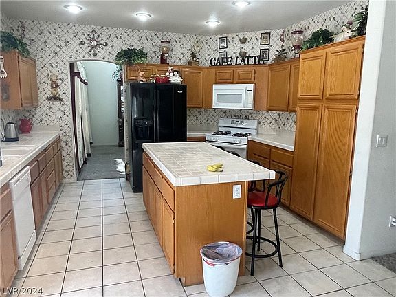 2nd image of 7849 Sea Horn Ct