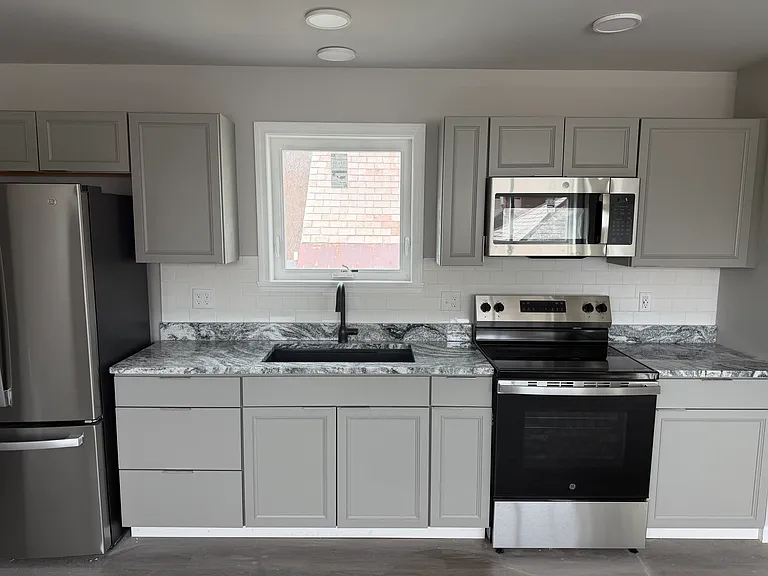 21 Isham St #101 — Photo 3