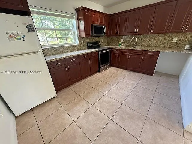 1481 NE 155th Ter — Photo 2