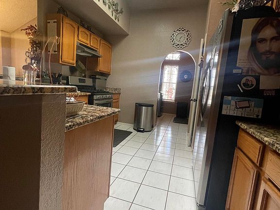 4th image of 808 Babylonia Dr