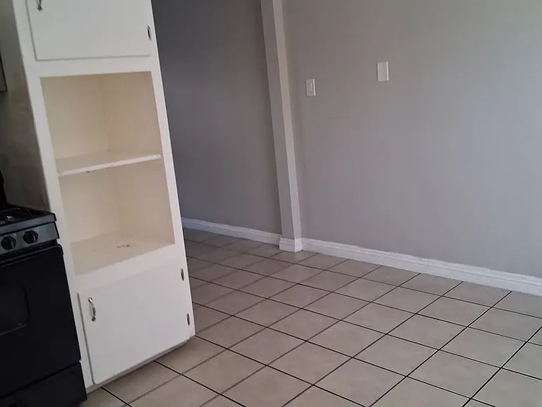 Renovated 2 Bedroom 1 Bathroom — Photo 19
