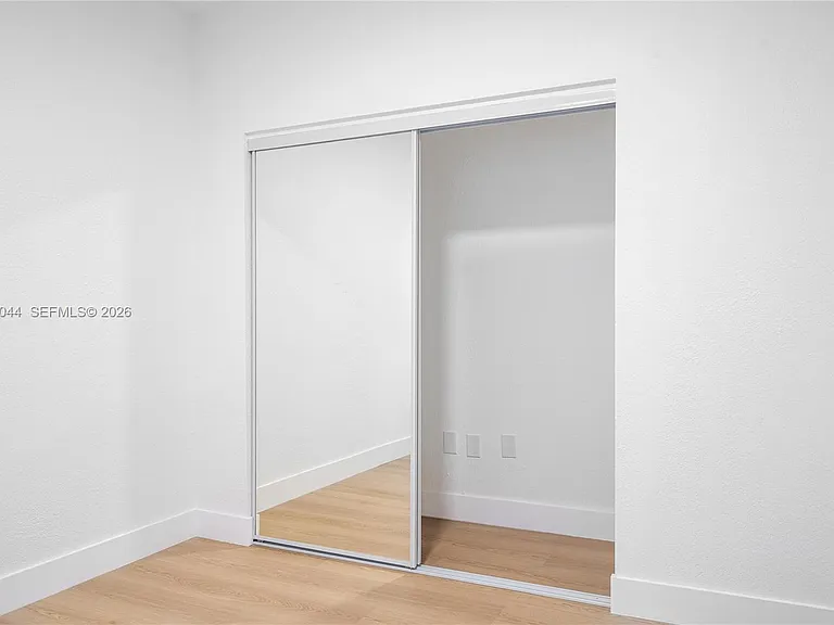 629 SW 10th Ave #6 — Photo 34