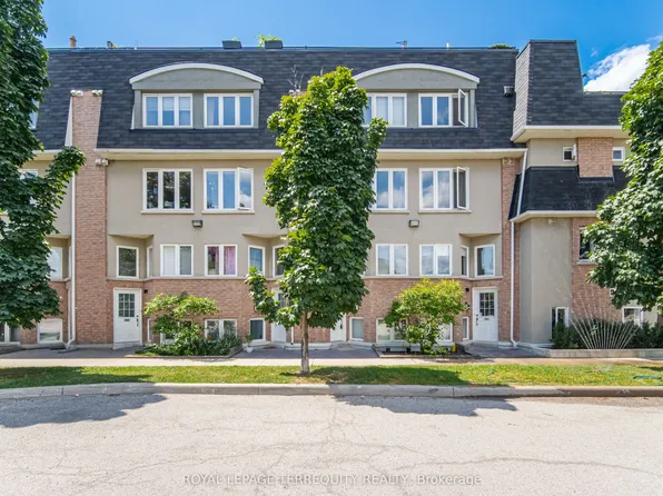 10 Merchant Ln Unit 148, Toronto, ON M6P 4J6