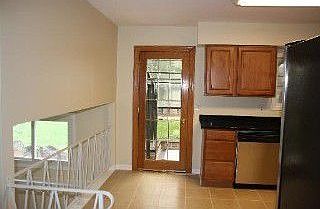 4th image of 153 Fullerton Ct