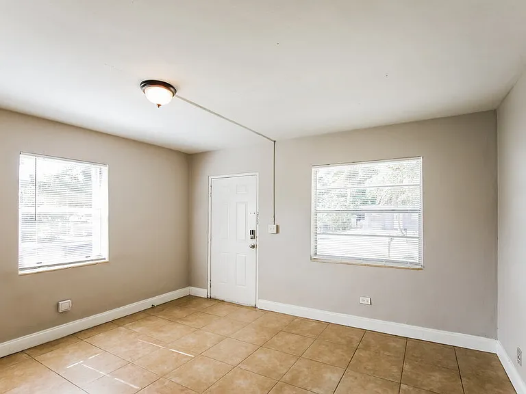 2814 NW 6th St — Photo 4