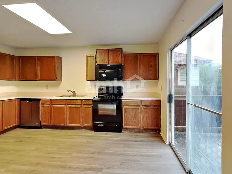 4531 Sherwood Way — Photo 3