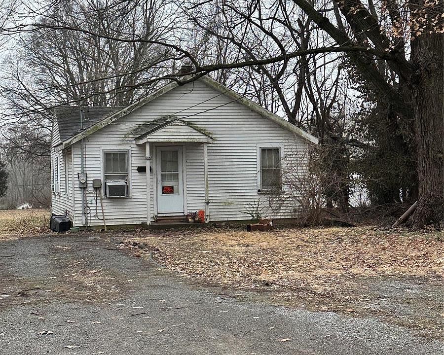 1st image of 1017 Locust St