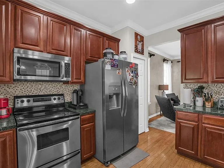 2165 Ridgewood St — Photo 12