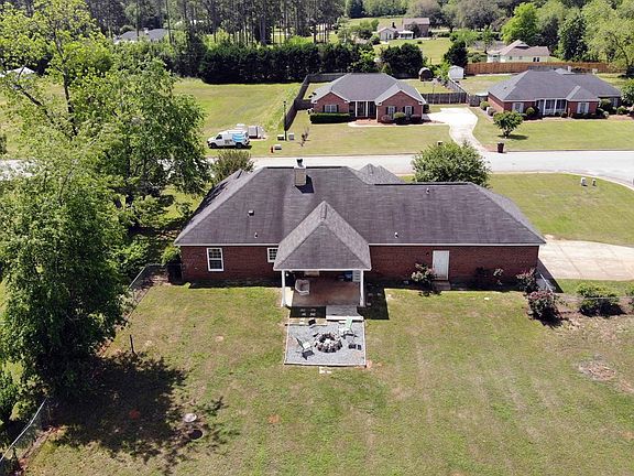 4th image of 155 Ambleside Dr