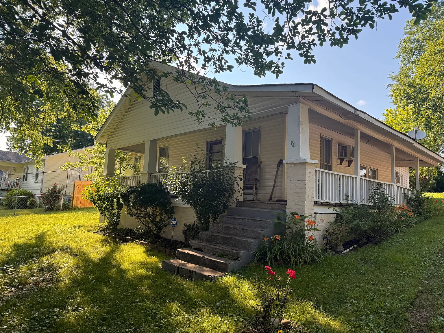 92 Hargraves Ave — Photo 3