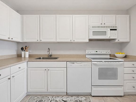 3rd image of 1660 N Lasalle St #3407