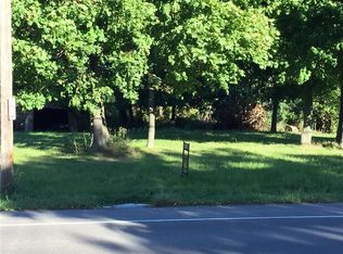 208 Island Cottage Rd, Rochester, NY 14612