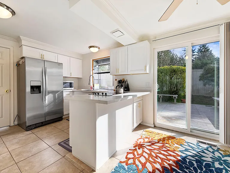 14717 SE 15th Pl — Photo 16