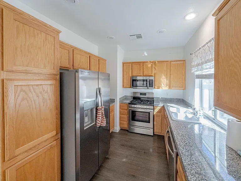 8146 Golden Flowers St — Photo 5